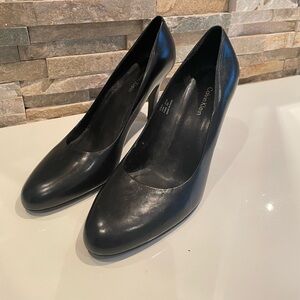 Calvin Klein Black Leather pumps